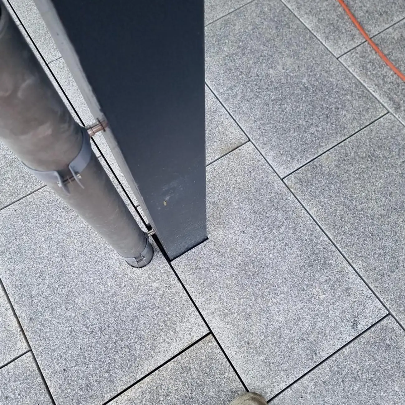 Terrasse aus Natursteinplatten im Grossformat — Naturstein-Platten und Keramik in Wetzikon, Arbeit 1