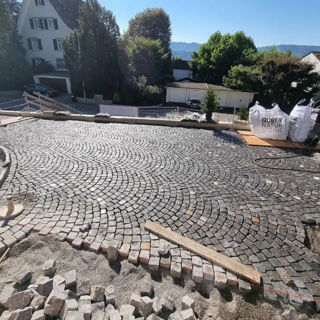 Detail der Bogenreihen mit gleichem Radius über die Fläche — Bogenpflästerung in Wetzikon, Arbeit 4