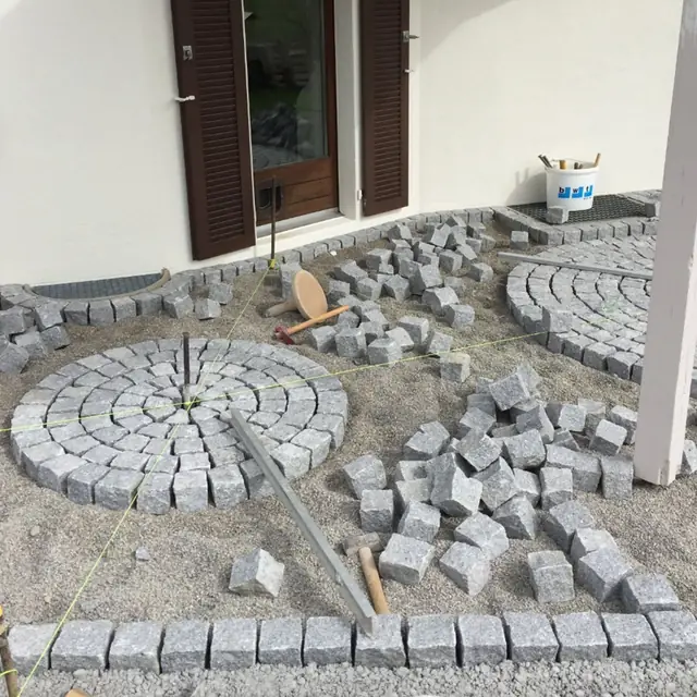 Detail der abgestuften Ringe eines Kreispflasters — Kreispflaster in Wetzikon, Arbeit 4