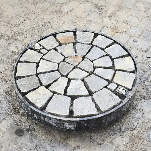 Kreispflaster mit Ringen um einen Mittelstein — Kreispflaster in Wetzikon, Arbeit 5