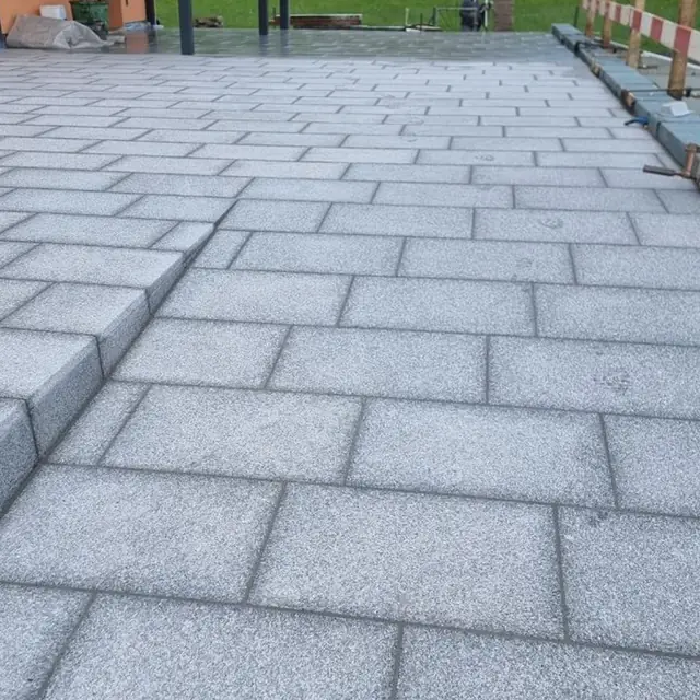 Keramikplatten mit schmaler, umlaufend gleichbleibender Fuge — Naturstein-Platten und Keramik in Wetzikon, Arbeit 2