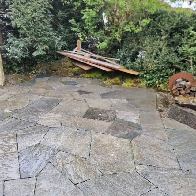 Terrasse aus Natursteinplatten im Grossformat — Naturstein-Platten und Keramik in Wetzikon, Arbeit 5
