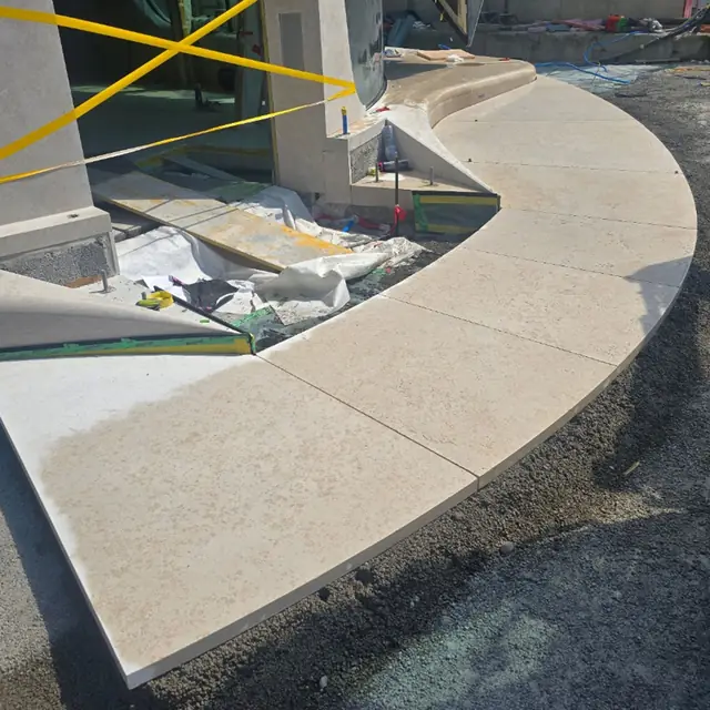 Terrasse aus Natursteinplatten im Grossformat — Naturstein-Platten und Keramik in Wetzikon, Arbeit 9