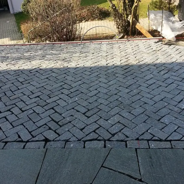 Detail einer Wildpflästerung mit passgenau gesetzten Steinen — Wildpflästerung in Wetzikon, Arbeit 8